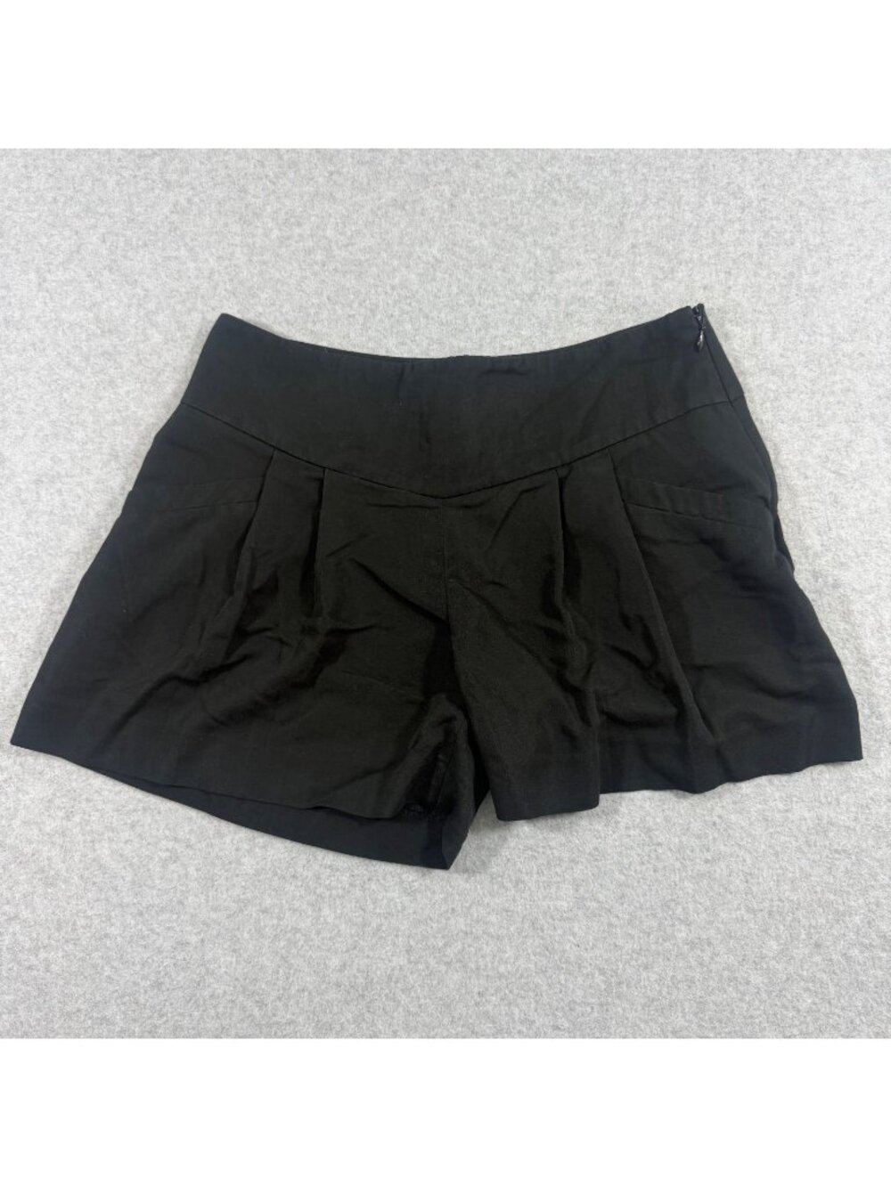 Ann Taylor LOFT Women’s Black Pleated Dress Shorts Size 0 Side Zip Rayon Blend